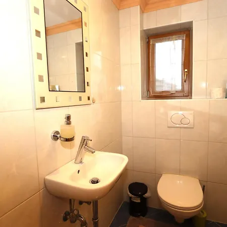 Hoellwarth Apartment *