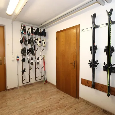 Hoellwarth Apartment *